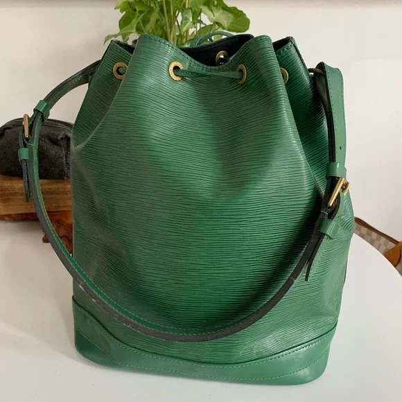 Louis Vuitton Epi Noe Bucket Bag - Picture 3 of 8